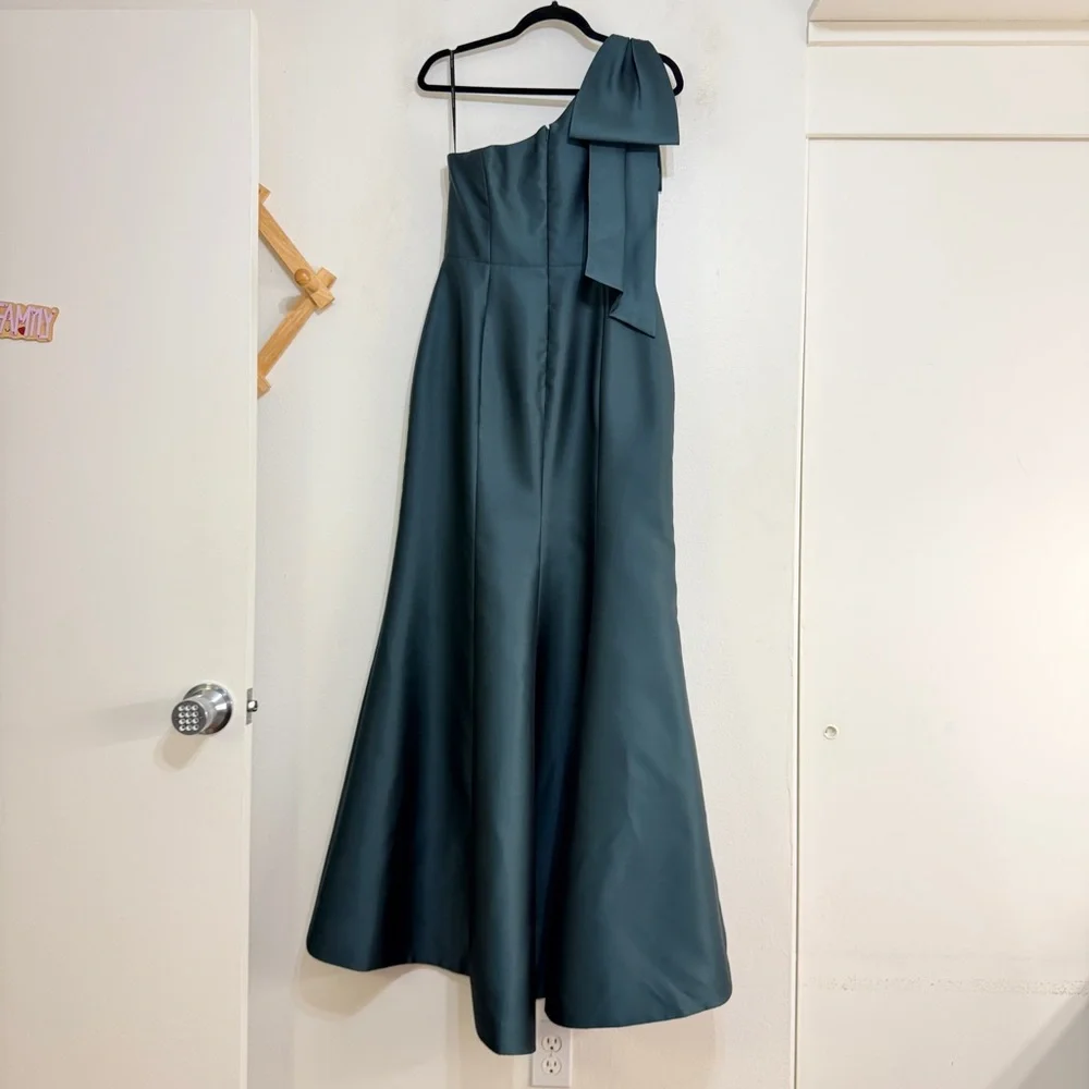 NEW Alfred Sung Style D879 One Shoulder Bow Sateen Gown, Size 14